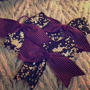 3 cheer bows!